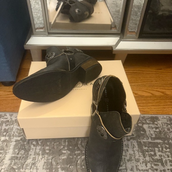 Chinese Laundry Black and Tan Ankle 🥾 - Picture 7 of 7